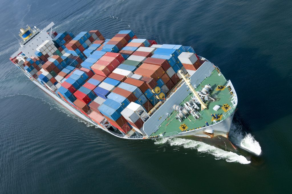 blog trad.vs .dig bigstock Container Ship 6699359